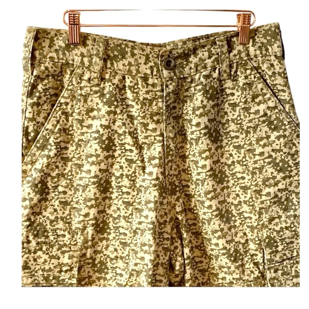 Levi's Digital Camo Cargo Shorts‎ Mens Size 30 Tactical Utility Outdoors Hunting